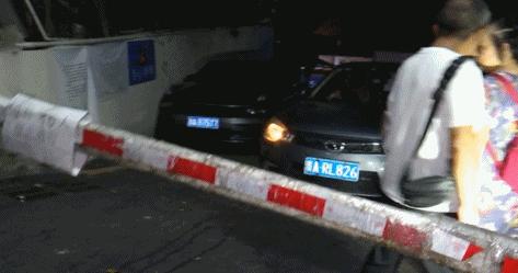 DƬ